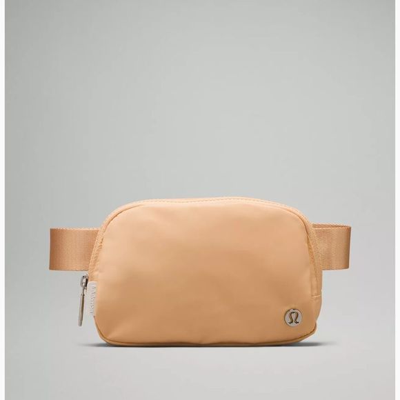 LULULEMON✨NEW✨ Everywhere Belt Bag 1L in Summer Glow
